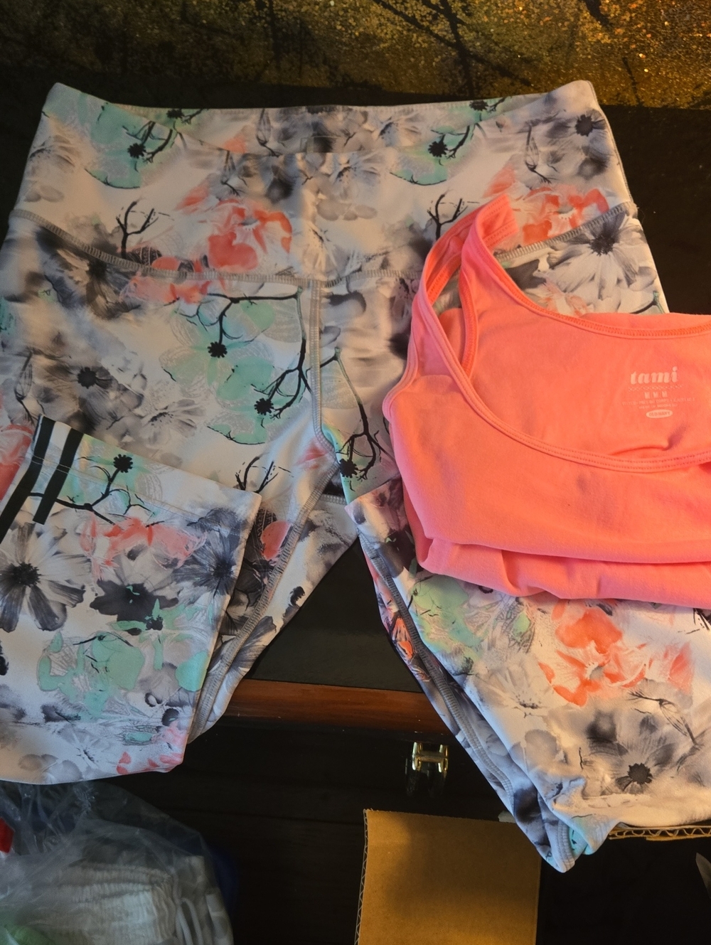 Mondetta Floral Active Leggings CAPRIS with Coral Pink Tank